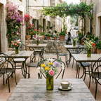 Imagen generada de inspiración: ramos XS en mesas de terraza de cafetería